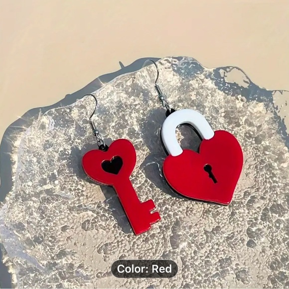 Lock 🔐 & Key 🔑 earrings - Picture 4 of 4